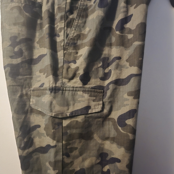 3 Pair, 1 Pair Tahari Jeans & 3 Pair Old Navy Performance Joggers - Picture 7 of 15